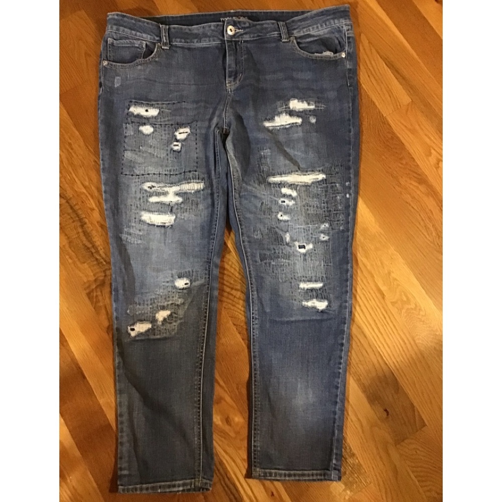 Women’s size 22 Maurices distressed denim jeans with stretch